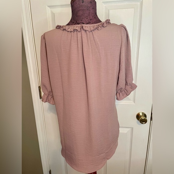 Tamara H. | Mauve Lavender v neck short sleeved pullover blouse top
Size medium - Picture 3 of 6